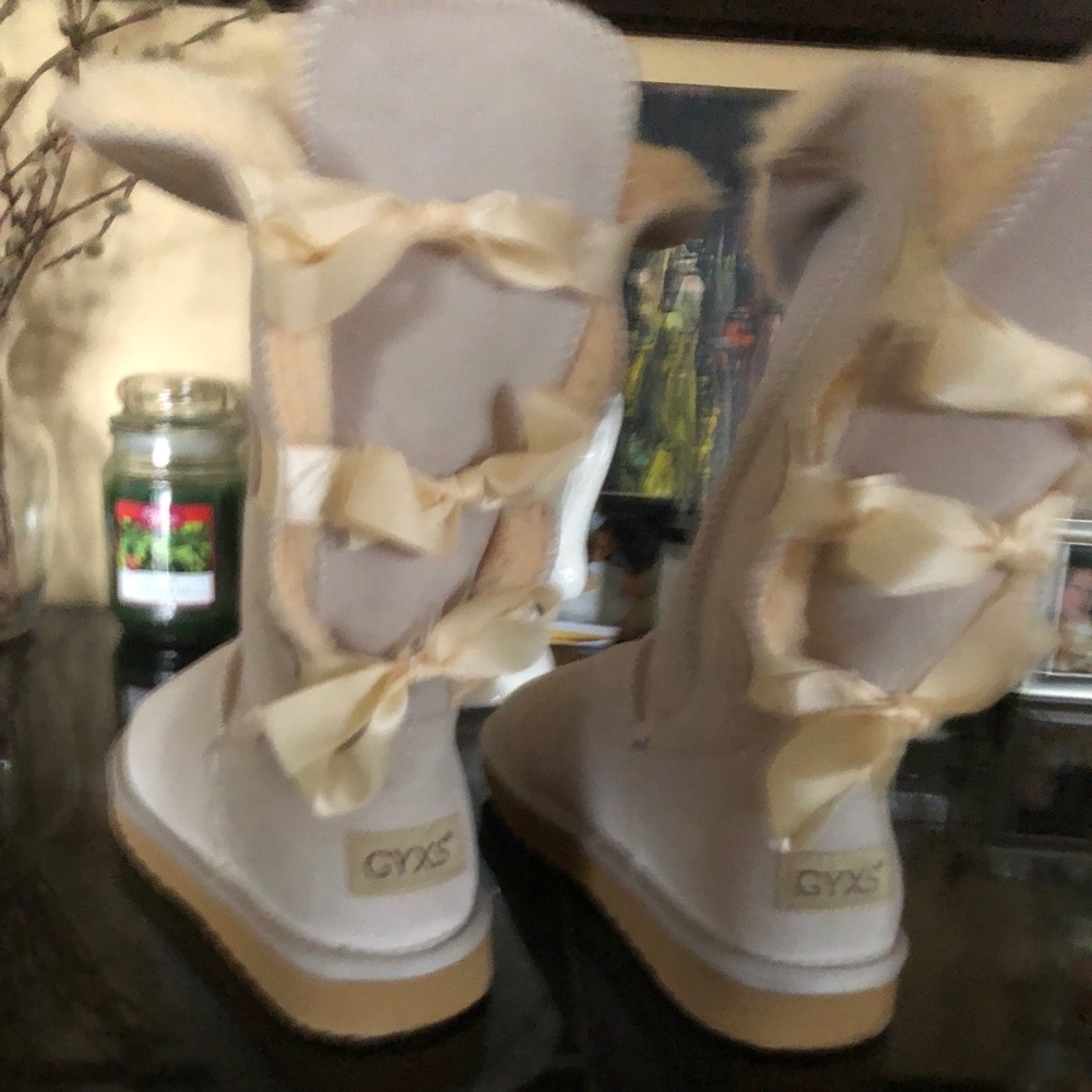 White/cream colored boots - Picture 2 of 5